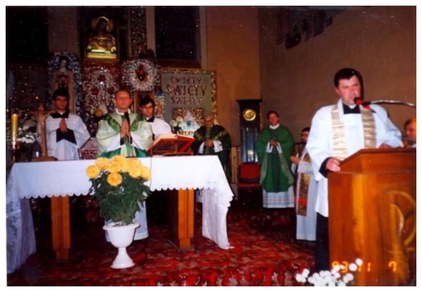 Msza w 30 dzien po zabojstwie ks. Gbki w Gocieradowie rodzinnej parafii-glwny celebrans ks. Szczypa.