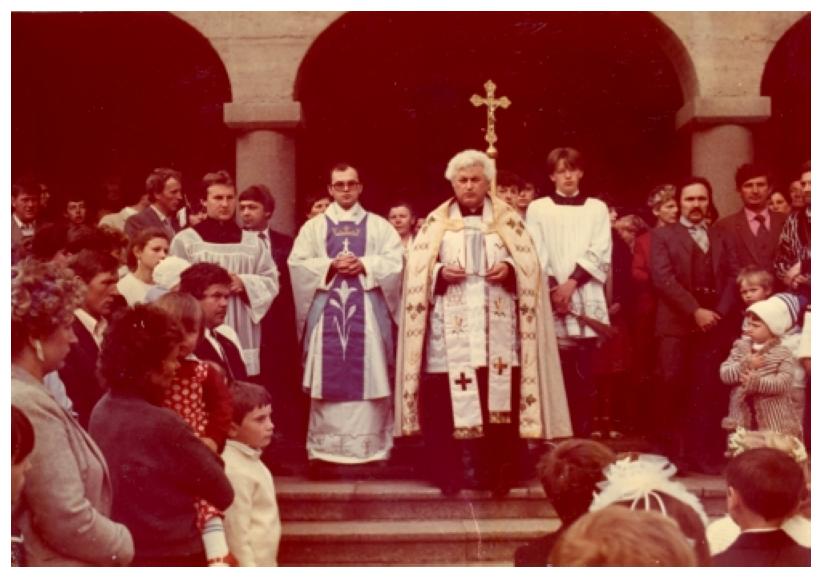 PIERWSZA KOMUNIA 1987 r.ks. Gac i Ks. Suchocki.